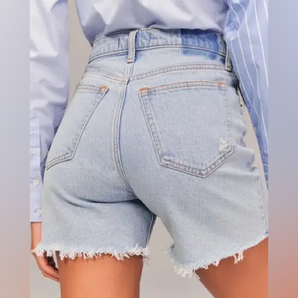 Abercrombie & Fitch The Dad Short High Rise 28 Light Wash Distressed Raw Hem